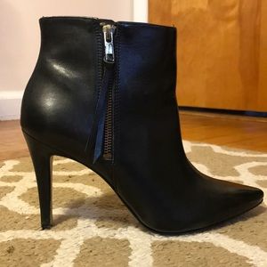 “Instantt | Steve Madden booties